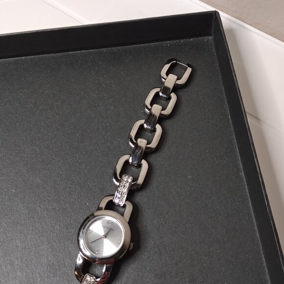 7.5 Inch Geneva Metal Chain Link Watch - Picture 8 of 11
